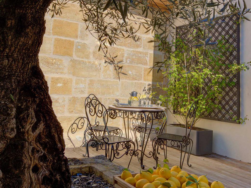 Patio intérieur sous l’olivier