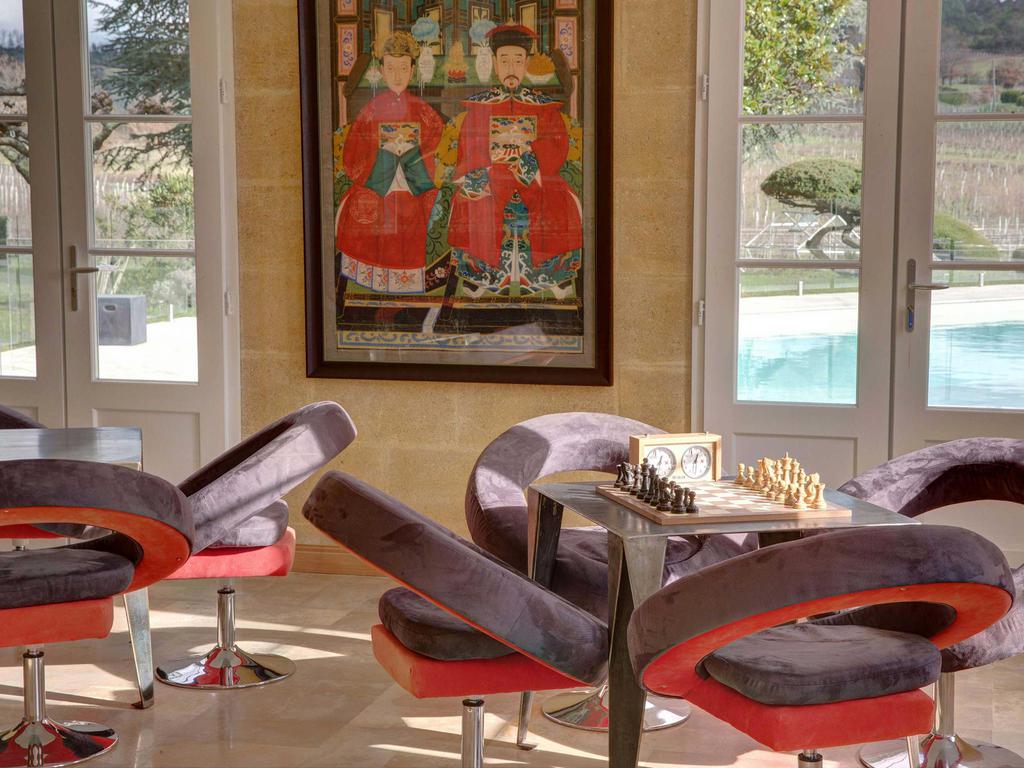 Le salon de jeux et de musique du Château du Palanquey